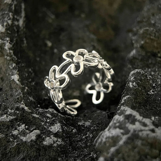 Adjustable Vintage Flower Ring made of 925 Sterling Silver